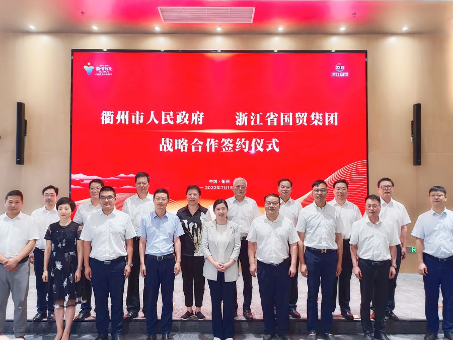 Vsport官网签约（金董修后）.jpg