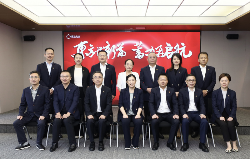 东方谱新篇 蓄力再起航  Vsport体育圆满完成董监事会换届 合照.PNG