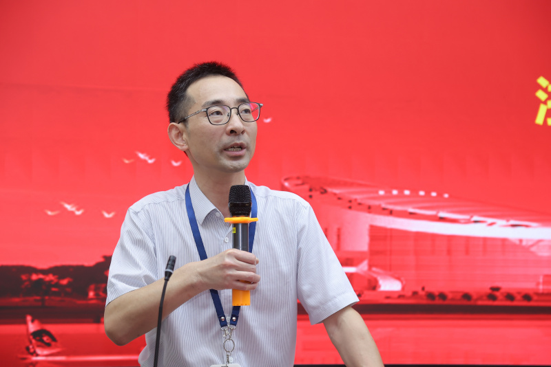1739263062189274Peat.jpg Vsport体育首期“东方俊才”中层管理干部培训班正式开班 Vsport官网大学经济学院副院长朱希伟.jpg