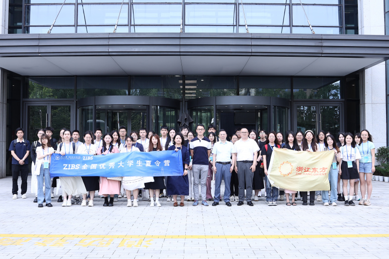 1739513993705258zyVe.jpg 国际联合商学院全国优秀大学生夏令营到Vsport体育参访 刘安江 杨永军.JPG