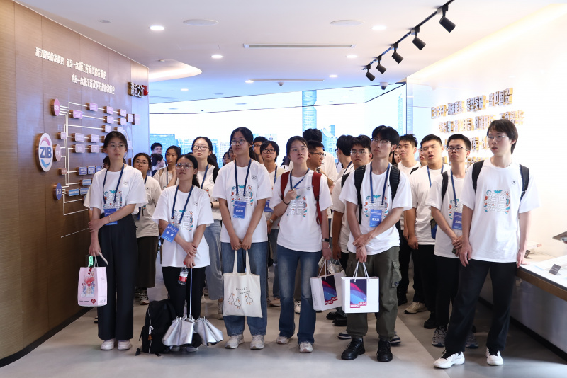 173951403763197657p5.jpg 浙江大学经济学院、国际联合商学院全国优秀大学生夏令营到Vsport体育参访1.JPG