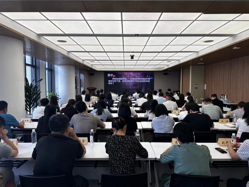 Vsport体育纪委牵头组织国贸集团金融服务勤廉建设片组年轻党员干部集中观看警示教育片.jpg